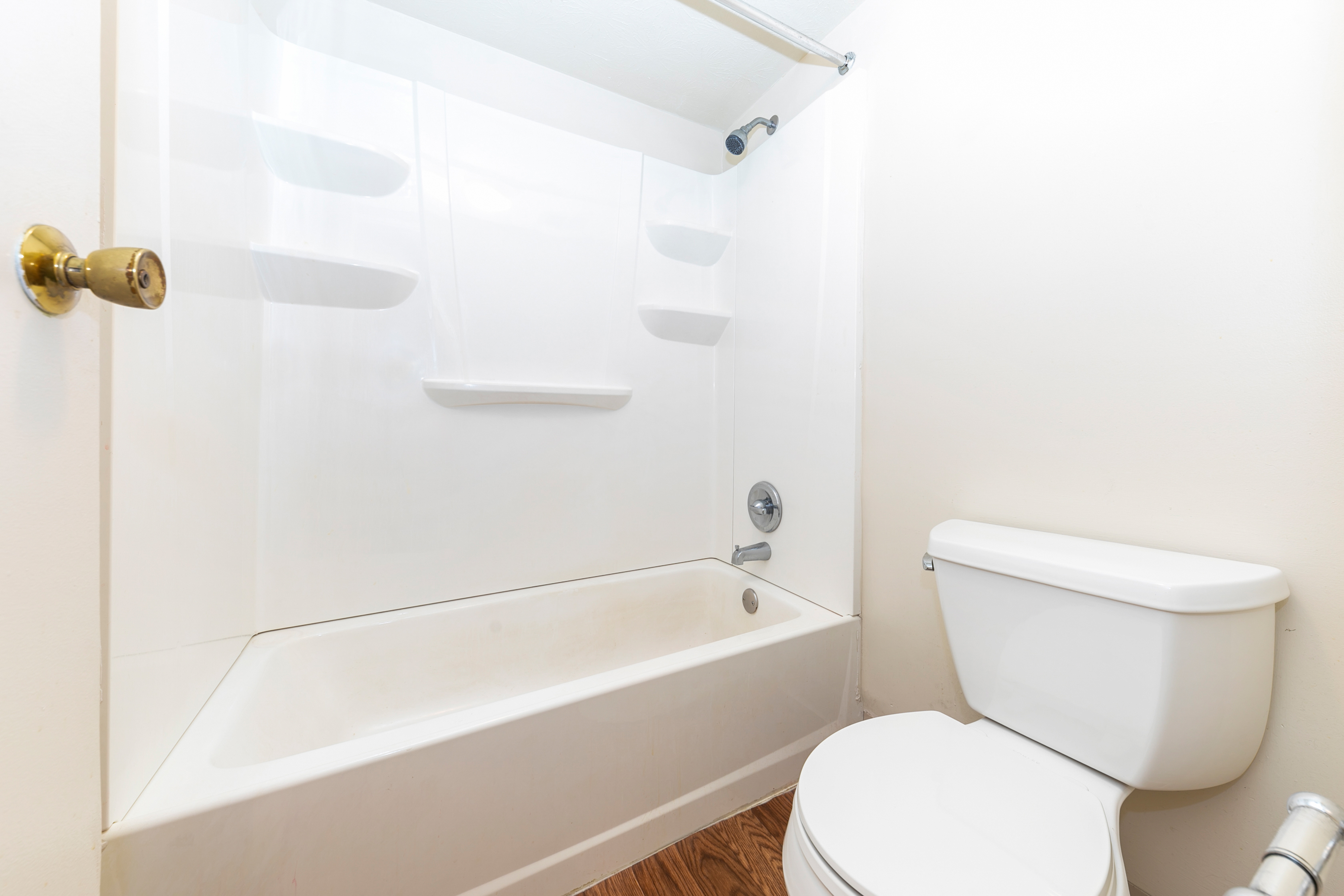 Burgundy Court The Multifamily Advisory Group at Cushman & Wakefield